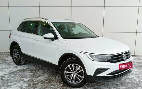 Volkswagen Tiguan II, 2021 год, 2 990 000 рублей, 3 фотография