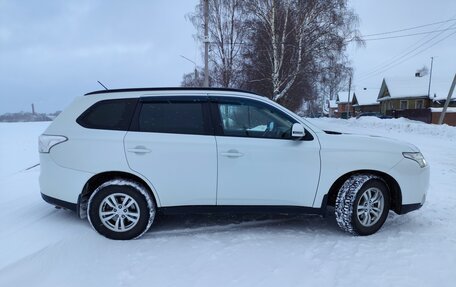 Mitsubishi Outlander III рестайлинг 3, 2014 год, 1 650 000 рублей, 2 фотография