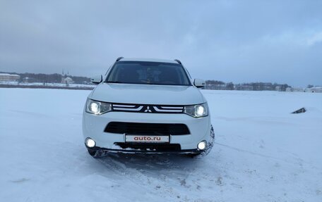 Mitsubishi Outlander III рестайлинг 3, 2014 год, 1 650 000 рублей, 4 фотография