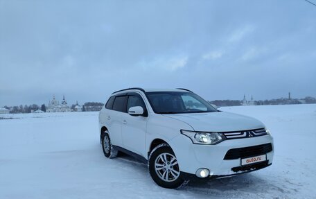 Mitsubishi Outlander III рестайлинг 3, 2014 год, 1 650 000 рублей, 3 фотография