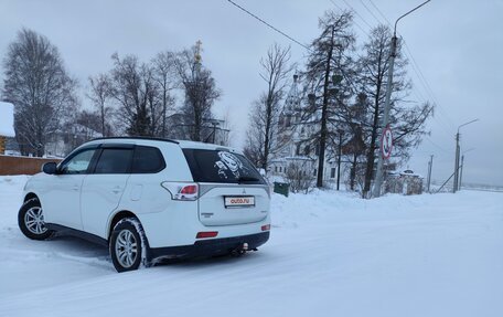 Mitsubishi Outlander III рестайлинг 3, 2014 год, 1 650 000 рублей, 7 фотография