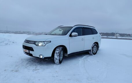 Mitsubishi Outlander III рестайлинг 3, 2014 год, 1 650 000 рублей, 5 фотография