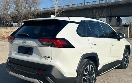 Toyota RAV4, 2020 год, 2 219 000 рублей, 4 фотография