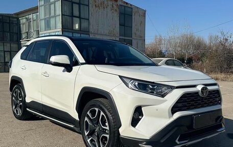 Toyota RAV4, 2020 год, 2 219 000 рублей, 3 фотография