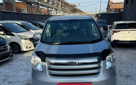 Toyota Noah III, 2010 год, 1 430 000 рублей, 4 фотография