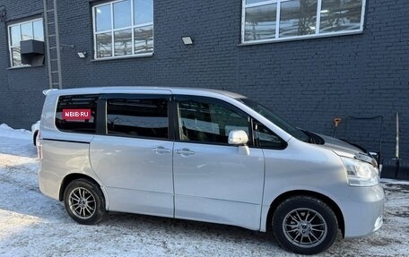 Toyota Noah III, 2010 год, 1 430 000 рублей, 10 фотография