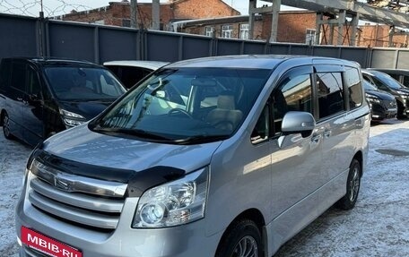 Toyota Noah III, 2010 год, 1 430 000 рублей, 3 фотография