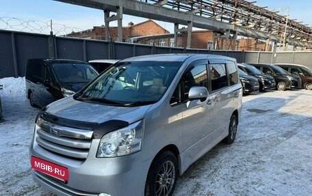 Toyota Noah III, 2010 год, 1 430 000 рублей, 5 фотография