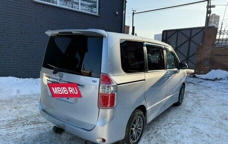 Toyota Noah III, 2010 год, 1 430 000 рублей, 9 фотография