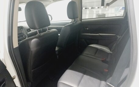 Mitsubishi Outlander III рестайлинг 3, 2013 год, 1 349 000 рублей, 10 фотография