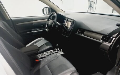 Mitsubishi Outlander III рестайлинг 3, 2013 год, 1 349 000 рублей, 9 фотография