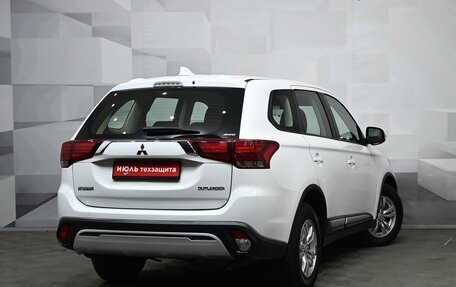 Mitsubishi Outlander III рестайлинг 3, 2019 год, 2 400 000 рублей, 6 фотография