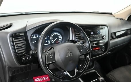 Mitsubishi Outlander III рестайлинг 3, 2019 год, 2 400 000 рублей, 12 фотография