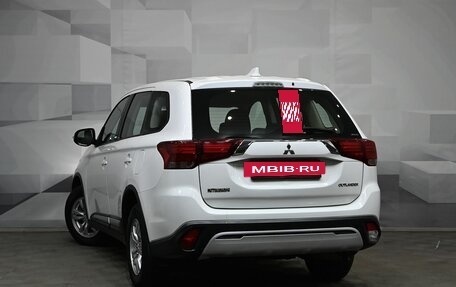 Mitsubishi Outlander III рестайлинг 3, 2019 год, 2 400 000 рублей, 4 фотография