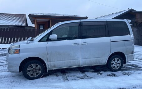 Toyota Voxy II, 2005 год, 990 000 рублей, 4 фотография