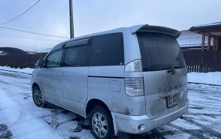 Toyota Voxy II, 2005 год, 990 000 рублей, 8 фотография