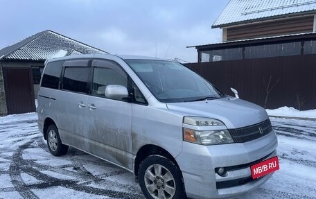 Toyota Voxy II, 2005 год, 990 000 рублей, 2 фотография