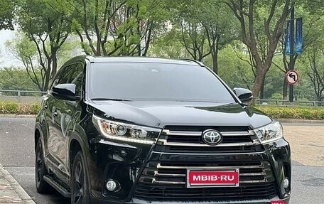 Toyota Highlander III, 2021 год, 3 300 000 рублей, 1 фотография