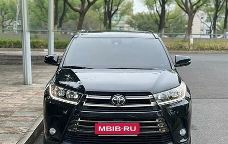 Toyota Highlander III, 2021 год, 3 300 000 рублей, 2 фотография