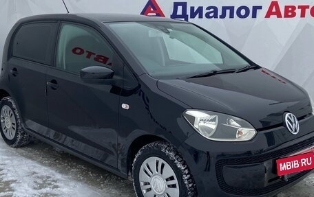 Volkswagen up! I рестайлинг, 2013 год, 550 000 рублей, 1 фотография