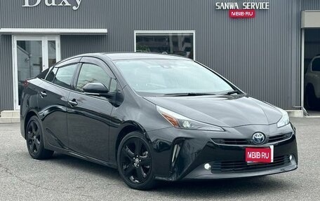 Toyota Prius IV XW50, 2021 год, 1 590 000 рублей, 1 фотография