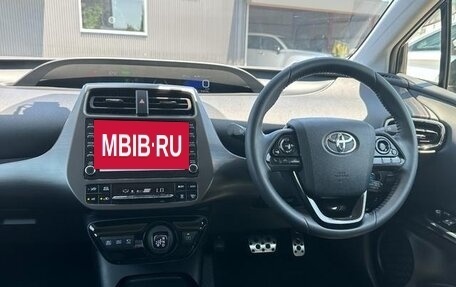 Toyota Prius IV XW50, 2021 год, 1 590 000 рублей, 9 фотография