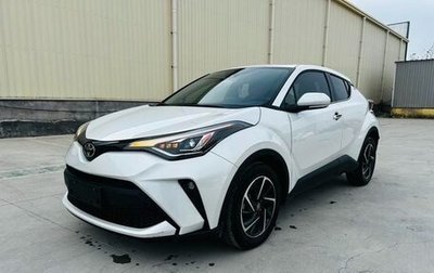 Toyota C-HR I рестайлинг, 2022 год, 2 100 000 рублей, 1 фотография