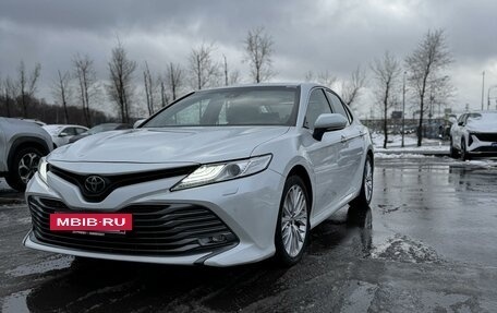 Toyota Camry, 2019 год, 3 140 000 рублей, 2 фотография