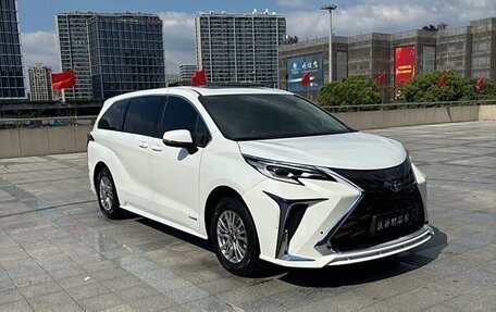 Toyota Sienna, 2021 год, 5 000 000 рублей, 3 фотография