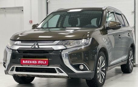 Mitsubishi Outlander III рестайлинг 3, 2019 год, 2 100 000 рублей, 1 фотография