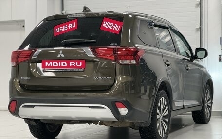 Mitsubishi Outlander III рестайлинг 3, 2019 год, 2 100 000 рублей, 4 фотография