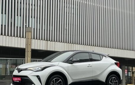 Toyota C-HR I рестайлинг, 2021 год, 2 100 000 рублей, 1 фотография