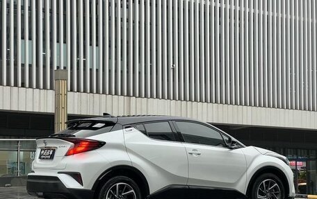 Toyota C-HR I рестайлинг, 2021 год, 2 100 000 рублей, 4 фотография