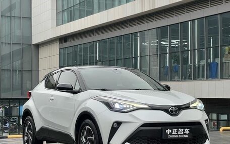 Toyota C-HR I рестайлинг, 2021 год, 2 100 000 рублей, 3 фотография