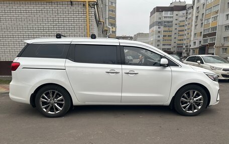 KIA Carnival III, 2019 год, 3 350 000 рублей, 3 фотография