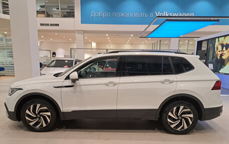 Volkswagen Tiguan II, 2022 год, 3 636 000 рублей, 12 фотография