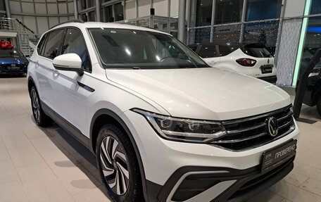 Volkswagen Tiguan II, 2022 год, 3 636 000 рублей, 7 фотография