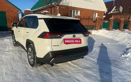 Toyota RAV4, 2019 год, 3 500 000 рублей, 5 фотография