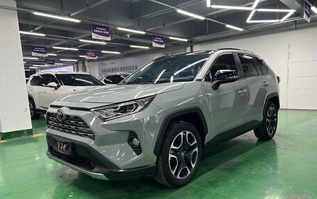 Toyota RAV4, 2021 год, 3 390 000 рублей, 3 фотография