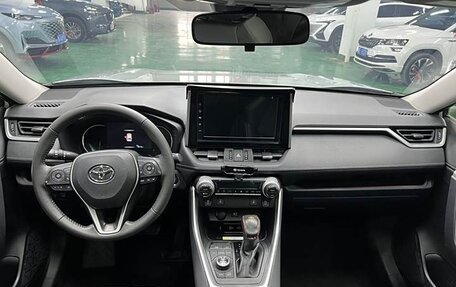 Toyota RAV4, 2021 год, 3 390 000 рублей, 7 фотография