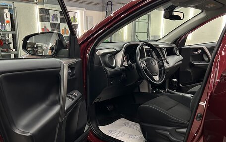 Toyota RAV4, 2017 год, 3 200 000 рублей, 6 фотография