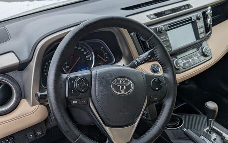 Toyota RAV4, 2015 год, 3 200 000 рублей, 24 фотография