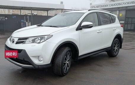 Toyota RAV4, 2015 год, 3 200 000 рублей, 8 фотография