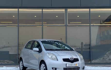 Toyota Yaris III рестайлинг, 2008 год, 599 000 рублей, 2 фотография