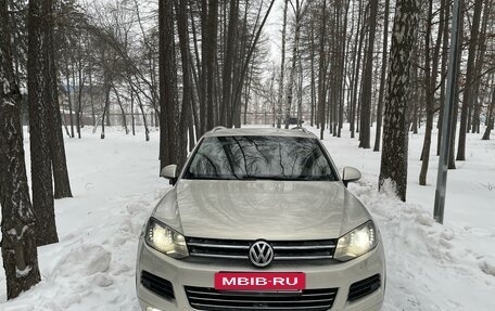 Volkswagen Touareg III, 2011 год, 2 099 000 рублей, 2 фотография