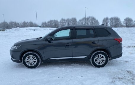 Mitsubishi Outlander III рестайлинг 3, 2019 год, 1 990 000 рублей, 8 фотография