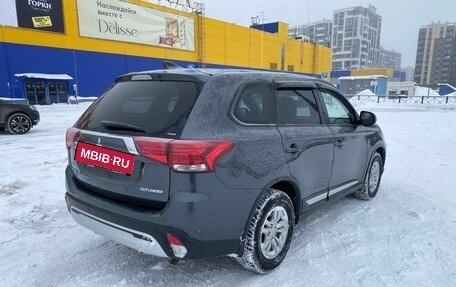 Mitsubishi Outlander III рестайлинг 3, 2019 год, 1 990 000 рублей, 5 фотография