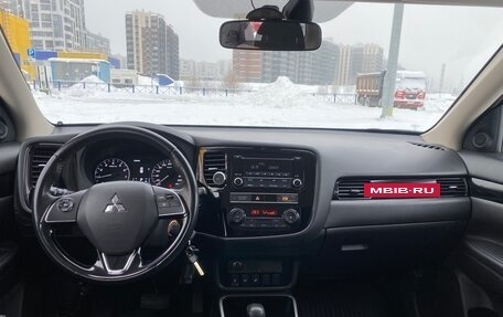 Mitsubishi Outlander III рестайлинг 3, 2019 год, 1 990 000 рублей, 10 фотография