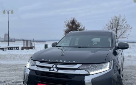 Mitsubishi Outlander III рестайлинг 3, 2017 год, 2 150 000 рублей, 3 фотография