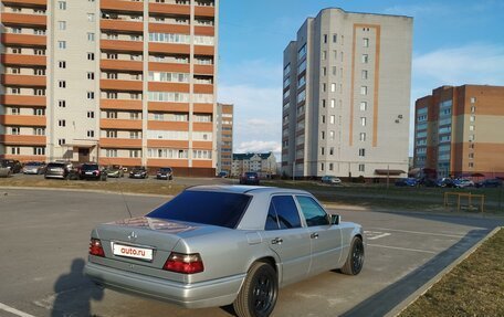 Mercedes-Benz E-Класс, 1995 год, 780 000 рублей, 2 фотография